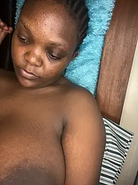 Snapshot of zonroe_the_big chatting on 03.01.25 zonroe the big online show from 03.01.25