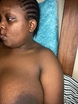 Snapshot of zonroe_the_big chatting on 03.02.25 zonroe the big online show from 03.02.25