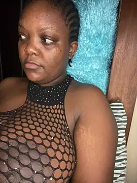 Snapshot of zonroe_the_big chatting on 03.06.25 zonroe the big online show from 03.06.25