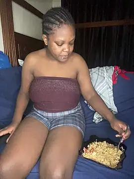 Snapshot of zonroe_the_big chatting on 03.21.25 zonroe the big online show from 03.21.25