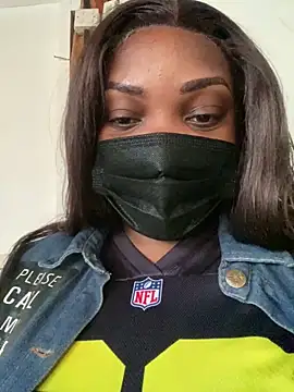 Snapshot of zonroe_the_big chatting on 09.26.25 zonroe the big online show from 09.26.25