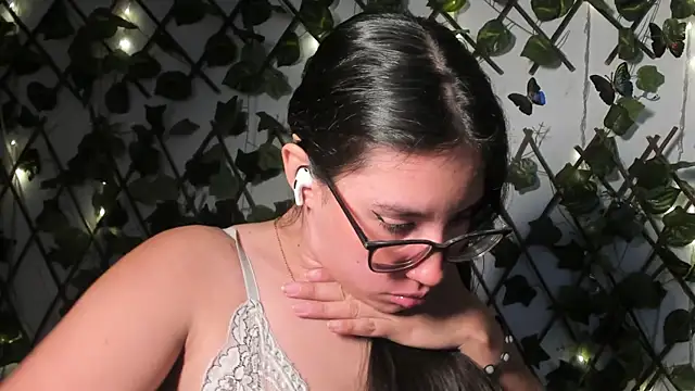 CoralineSanchez online show from 10.21.25