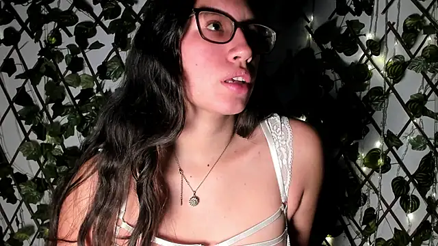 CoralineSanchez online show from 11.24.25