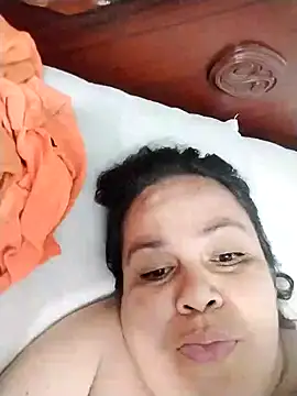 Snapshot of lunanataly chatting on 11.21.25 lunanataly online show from 11.21.25