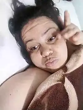 Snapshot of lunanataly chatting on 11.25.25 lunanataly online show from 11.25.25