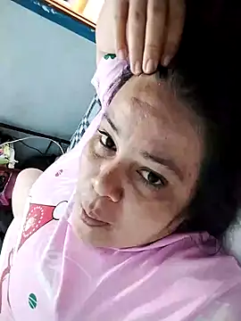 Snapshot of lunanataly chatting on 11.28.25 lunanataly online show from 11.28.25