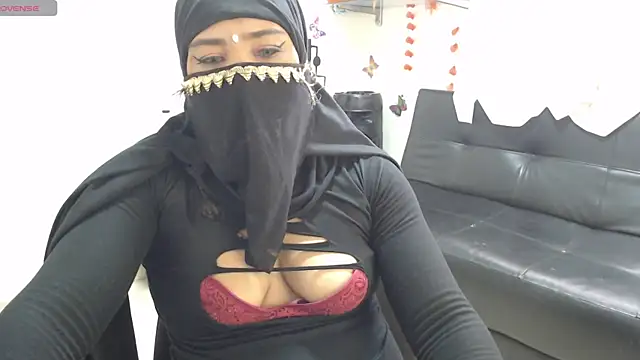 Snapshot of Aaliyah_brown chatting on 12.12.24 Aaliyah brown online show from 12.12.24