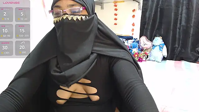 Snapshot of Aaliyah_brown chatting on 11.05.25 Aaliyah brown online show from 11.05.25