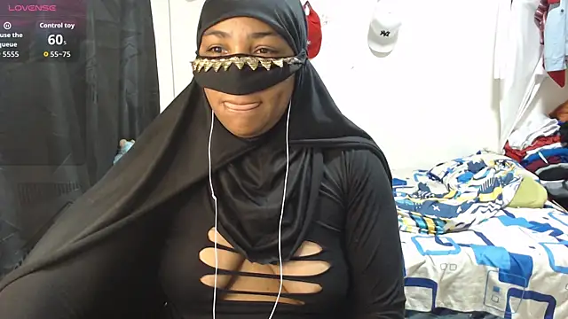 Snapshot of Aaliyah_brown chatting on 11.12.25 Aaliyah brown online show from 11.12.25