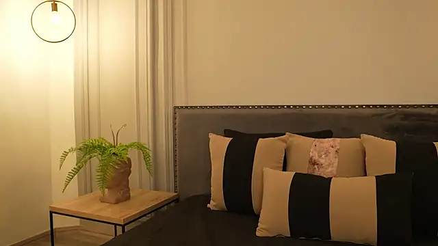 IrisBaker online show from 11.03.25