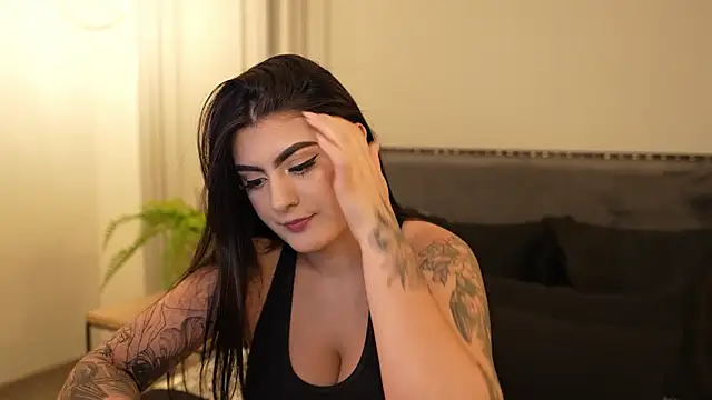 IrisBaker online show from 11.06.25