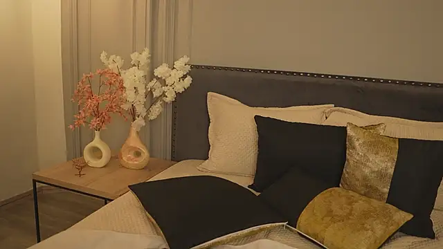 IrisBaker online show from 03.08.26