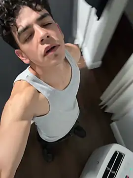 MrDareLover online show from 03.18.25