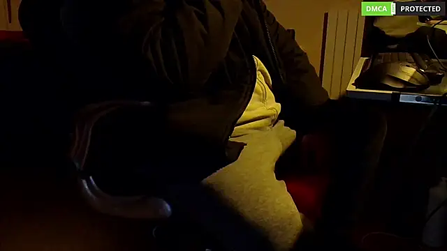 Snapshot of MultiOrgasmicLover chatting on 03.21.25 MultiOrgasmicLover online show from 03.21.25