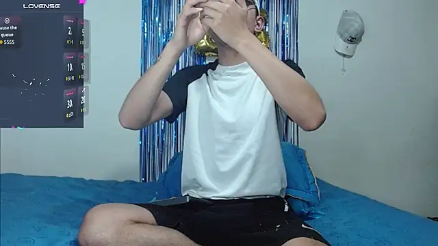 Snapshot of samfox_ chatting on 09.15.25 samfox online show from 09.15.25