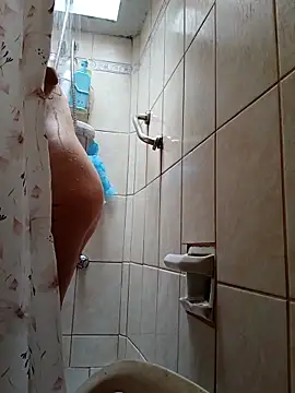 Snapshot of Elenitacandy chatting on 12.22.25 Elenitacandy online show from 12.22.25