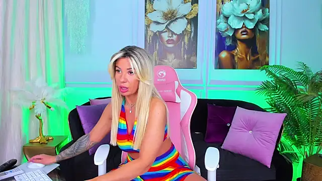 Snapshot of TheBaeWatch chatting on 09.21.25 TheBaeWatch online show from 09.21.25