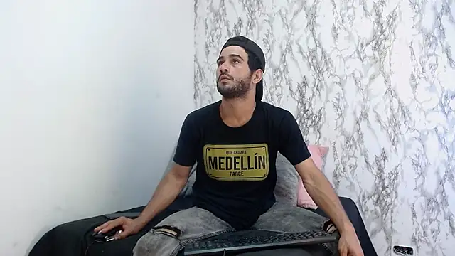 Snapshot of Moon_and_aaron chatting on 02.22.26 Moon and aaron online show from 02.22.26