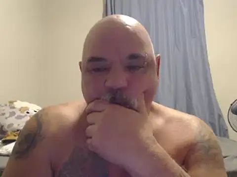 Newfiesausage1972 online show from 01.05.25