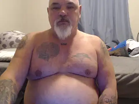 Newfiesausage1972 online show from 01.06.25