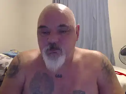 Newfiesausage1972 online show from 01.07.25