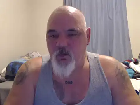 Newfiesausage1972 online show from 01.09.25