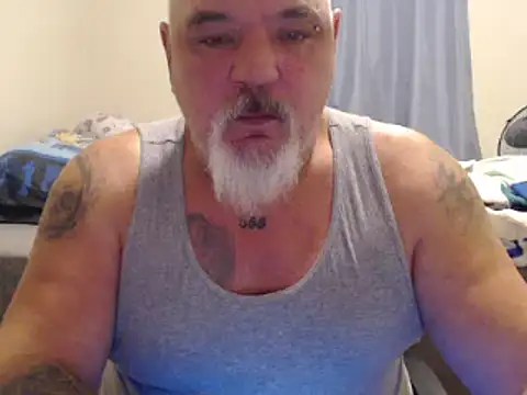 Newfiesausage1972 online show from 01.10.25