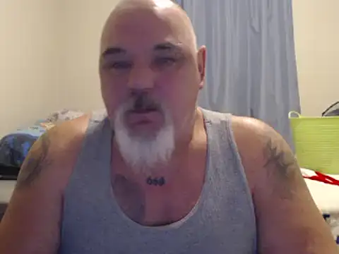 Newfiesausage1972 online show from 01.11.25