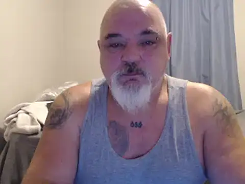 Newfiesausage1972 online show from 01.14.25