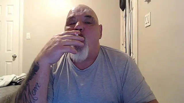 Newfiesausage1972 online show from 02.06.25