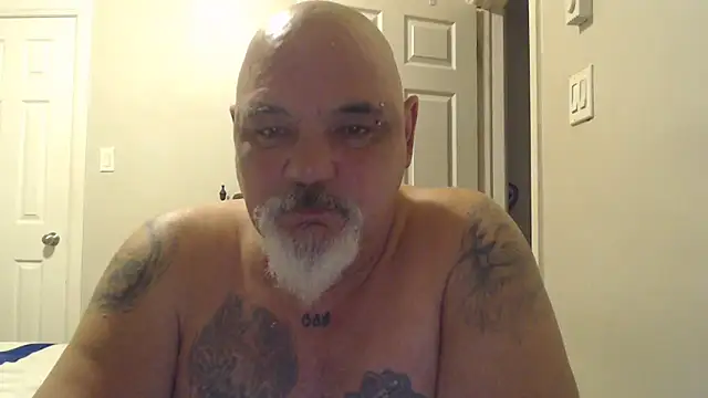 Newfiesausage1972 online show from 03.16.25