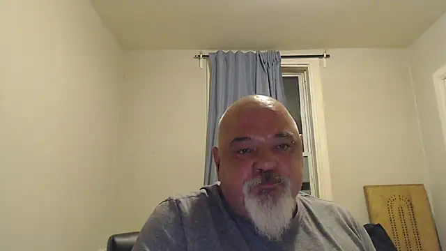 Newfiesausage1972 online show from 09.15.25