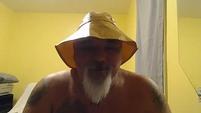 Newfiesausage1972 online show from 11.12.25