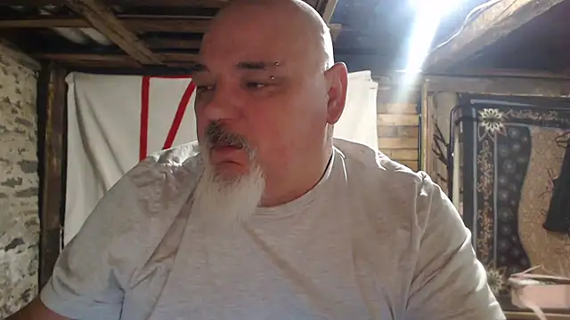 Newfiesausage1972 online show from 01.12.26