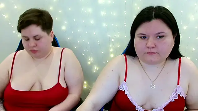 Snapshot of BeckyAndHellen chatting on 04.17.26 BeckyAndHellen online show from 04.17.26