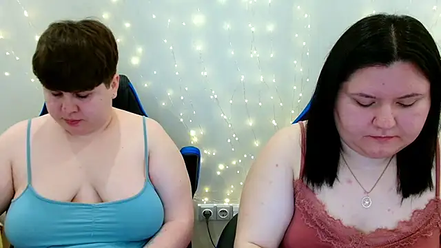 Snapshot of BeckyAndHellen chatting on 04.24.26 BeckyAndHellen online show from 04.24.26