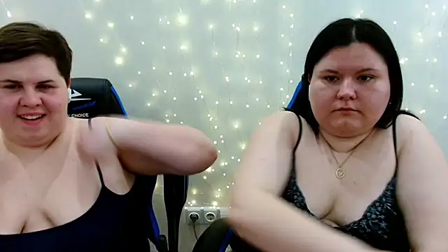 Snapshot of BeckyAndHellen chatting on 04.27.26 BeckyAndHellen online show from 04.27.26