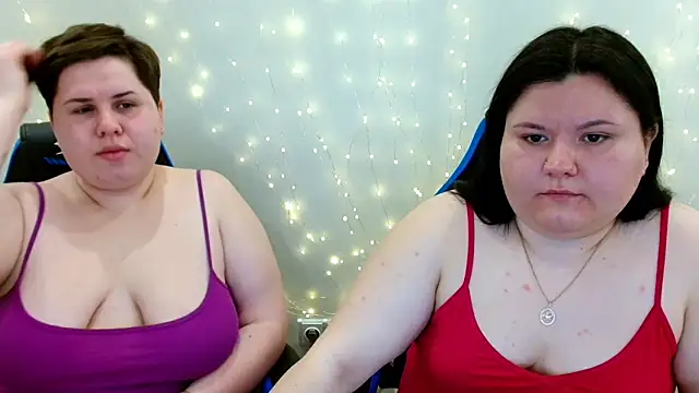 Snapshot of BeckyAndHellen chatting on 04.29.26 BeckyAndHellen online show from 04.29.26