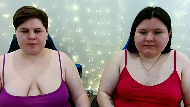 Snapshot of BeckyAndHellen chatting on 04.30.26 BeckyAndHellen online show from 04.30.26