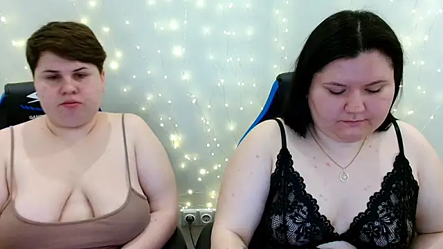 Snapshot of BeckyAndHellen chatting on 05.01.26 BeckyAndHellen online show from 05.01.26