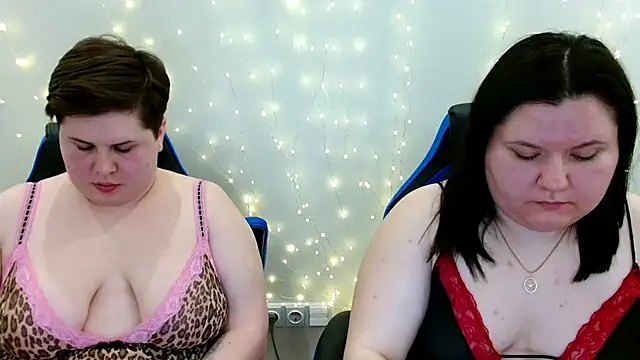 Snapshot of BeckyAndHellen chatting on 05.01.26 BeckyAndHellen online show from 05.01.26