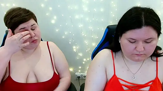 Snapshot of BeckyAndHellen chatting on 05.05.26 BeckyAndHellen online show from 05.05.26