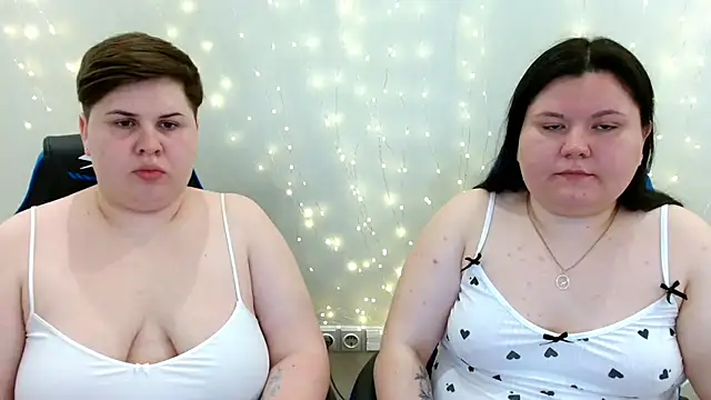 Snapshot of BeckyAndHellen chatting on 05.12.26 BeckyAndHellen online show from 05.12.26