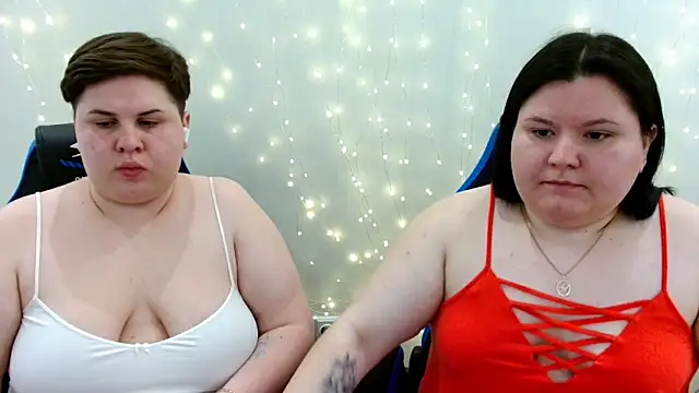 Snapshot of BeckyAndHellen chatting on 05.15.26 BeckyAndHellen online show from 05.15.26