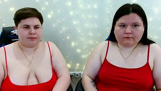 Snapshot of BeckyAndHellen chatting on 05.25.26 BeckyAndHellen online show from 05.25.26