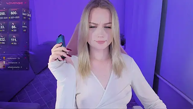 Snapshot of Honey_blonde chatting on 09.09.25 Honey blonde online show from 09.09.25