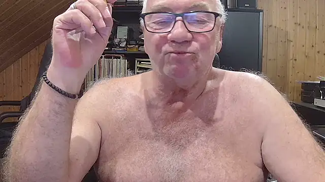 Snapshot of biggandybig chatting on 06.12.26 biggandybig online show from 06.12.26