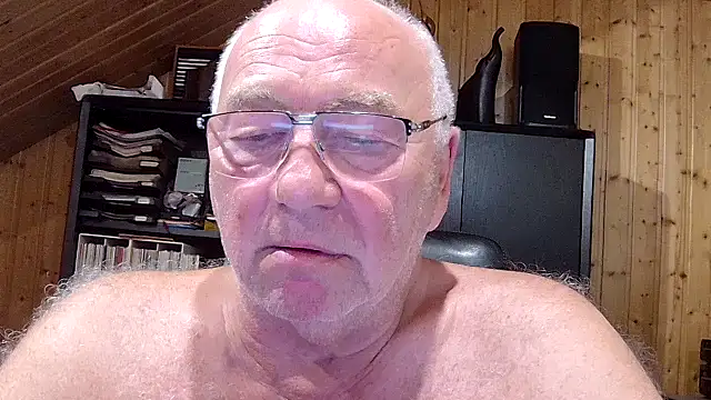 Snapshot of biggandybig chatting on 07.15.26 biggandybig online show from 07.15.26