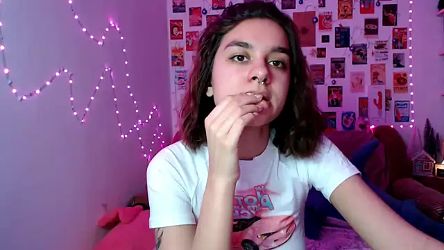 Snapshot of Celine_Dionn chatting on 12.18.24 Celine Dionn online show from 12.18.24