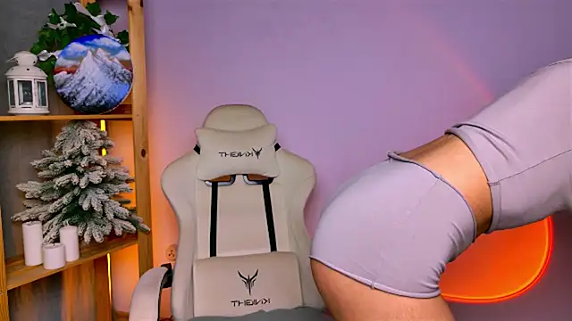 Snapshot of Celine_Dionn chatting on 12.20.25 Celine Dionn online show from 12.20.25